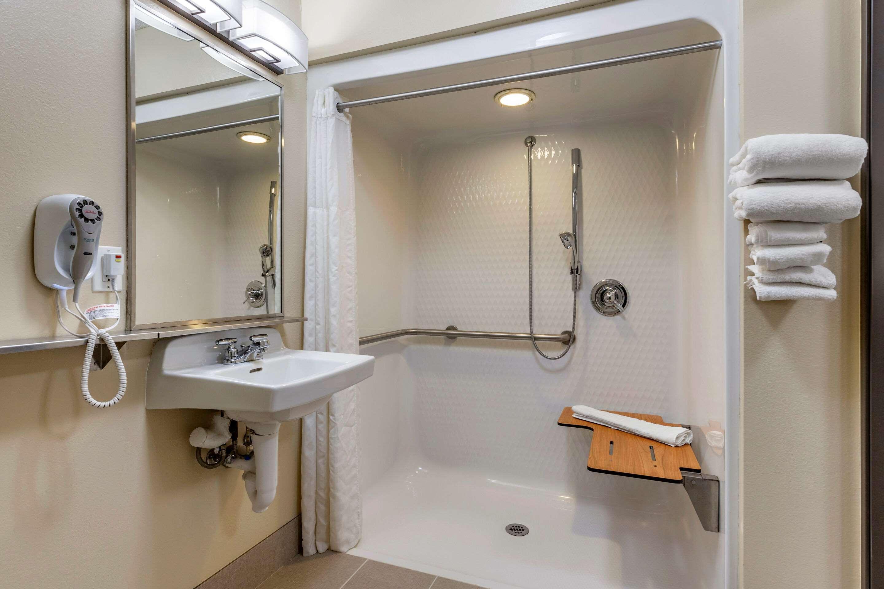 Comfort Inn & Suites Dimondale - Lansing Екстериор снимка