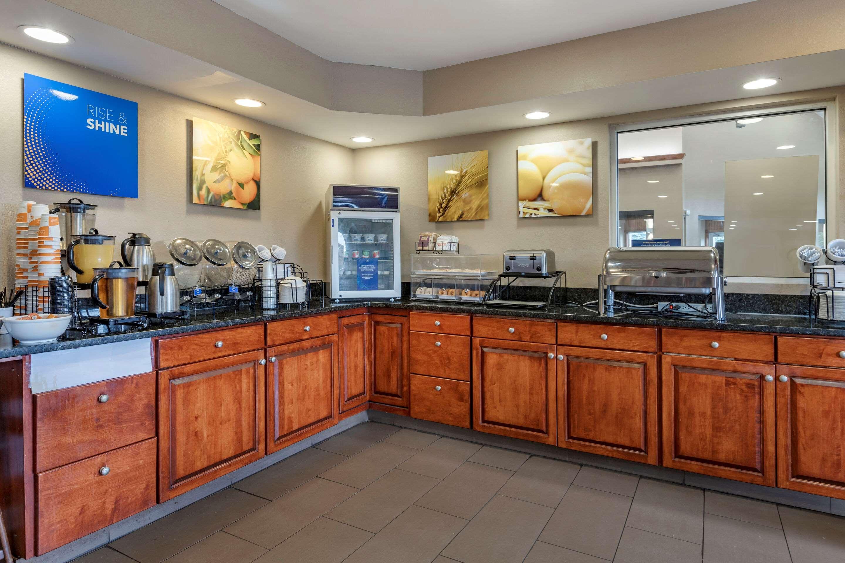 Comfort Inn & Suites Dimondale - Lansing Екстериор снимка