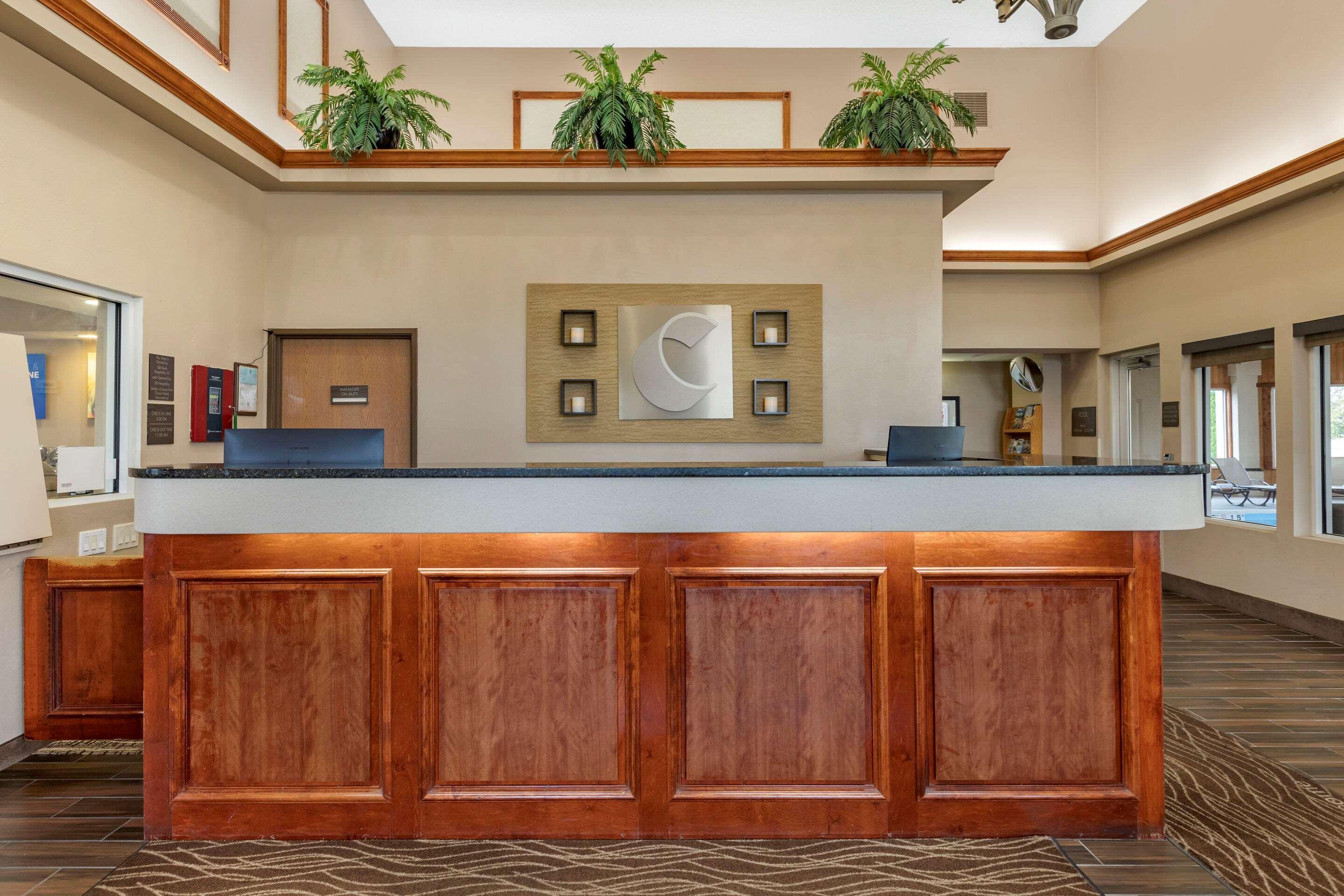 Comfort Inn & Suites Dimondale - Lansing Екстериор снимка