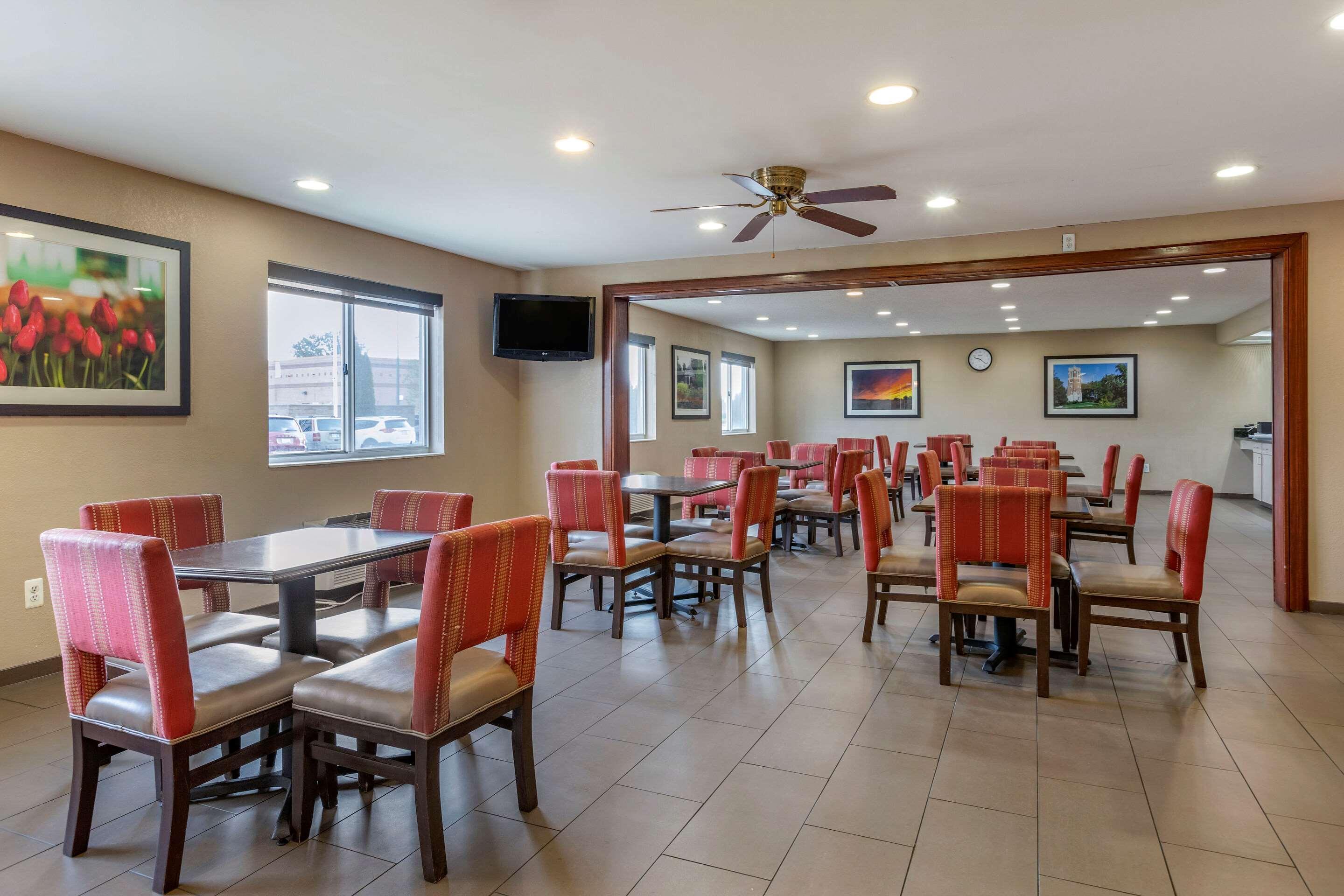 Comfort Inn & Suites Dimondale - Lansing Екстериор снимка