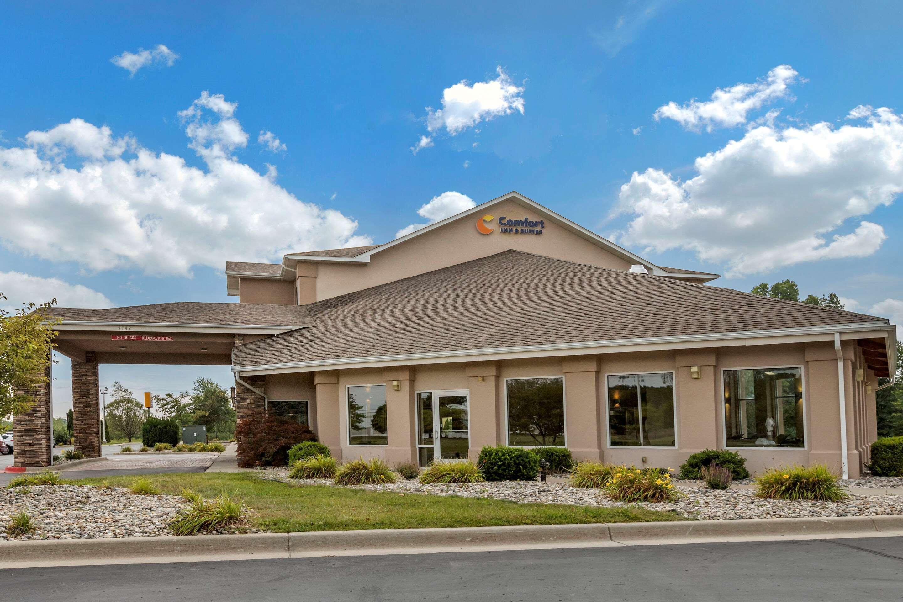 Comfort Inn & Suites Dimondale - Lansing Екстериор снимка