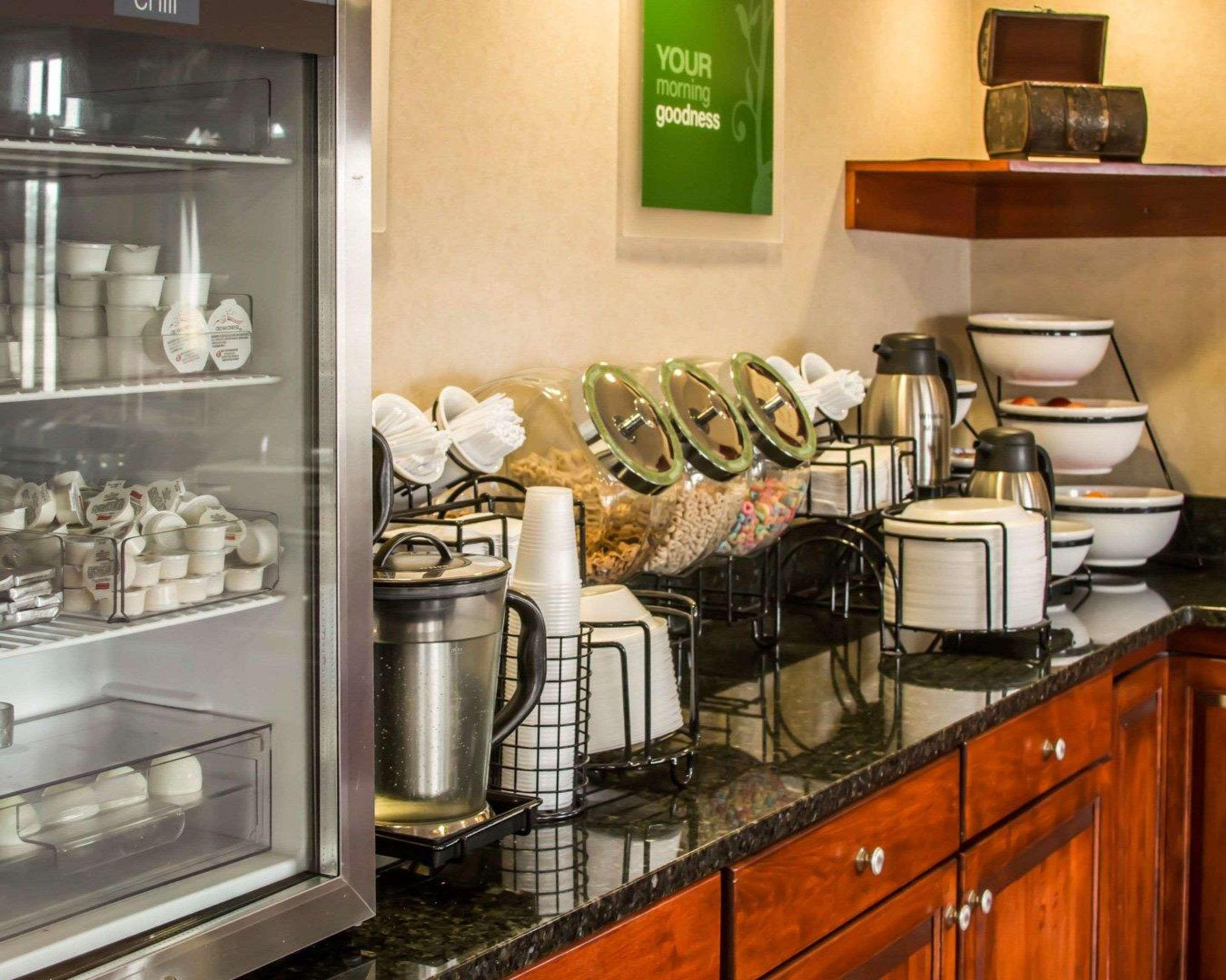 Comfort Inn & Suites Dimondale - Lansing Екстериор снимка