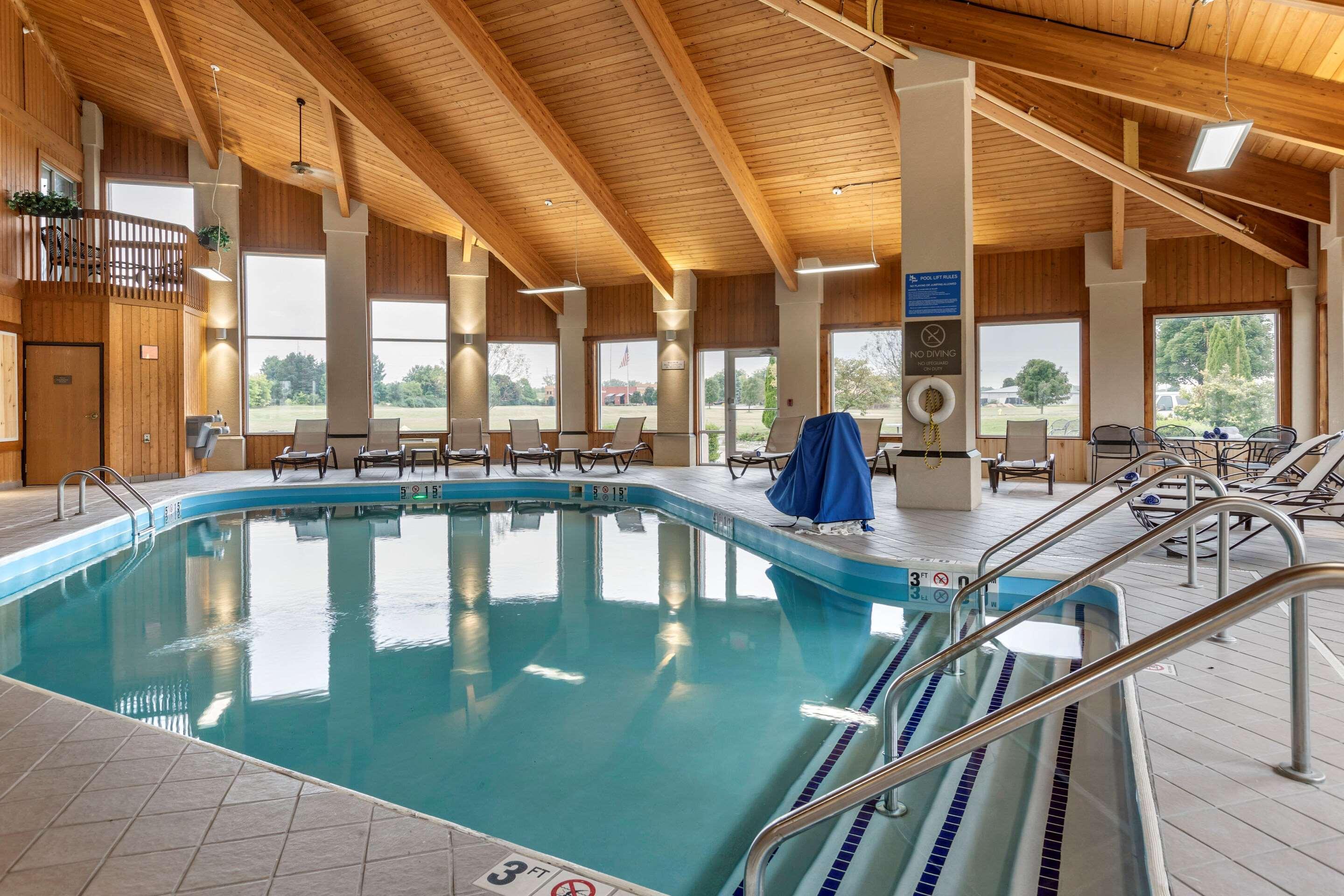 Comfort Inn & Suites Dimondale - Lansing Екстериор снимка